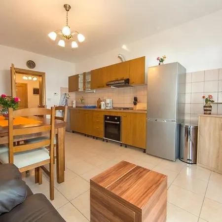 Apartment Julia Lovrečica