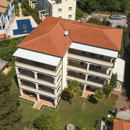 Julia Apartment *